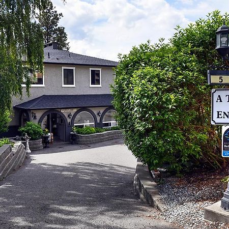 A Touch Of English B&B Kelowna Exteriör bild