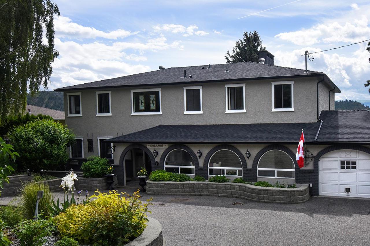 A Touch Of English B&B Kelowna Exteriör bild
