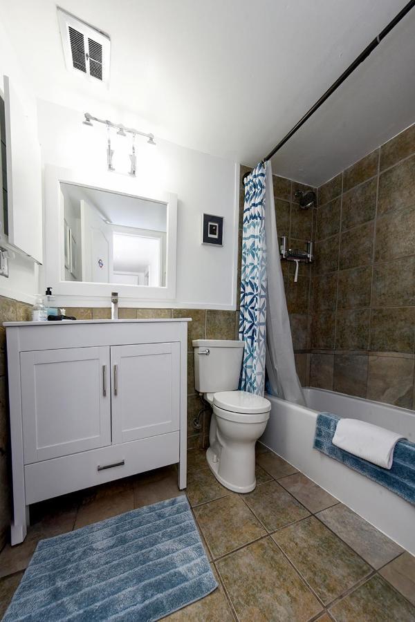 A Touch Of English B&B Kelowna Exteriör bild