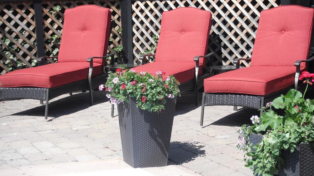 A Touch Of English B&B Kelowna Exteriör bild