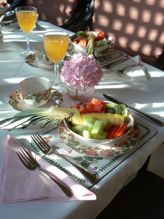 A Touch Of English B&B Kelowna Exteriör bild