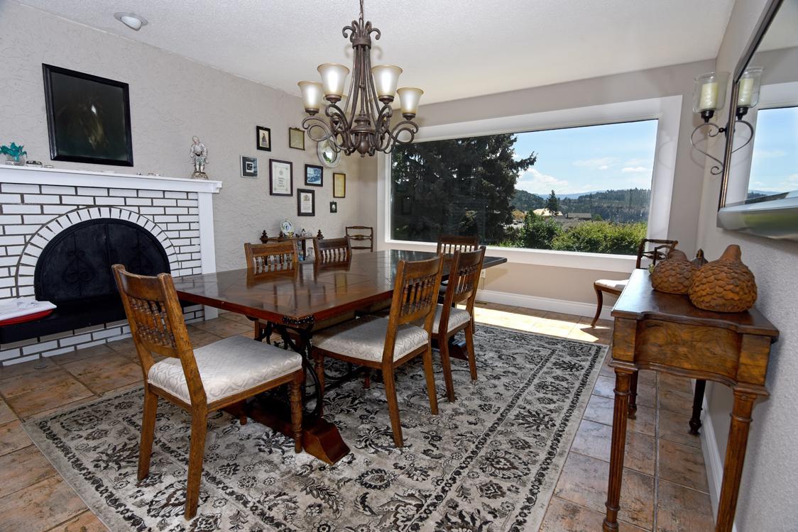 A Touch Of English B&B Kelowna Exteriör bild